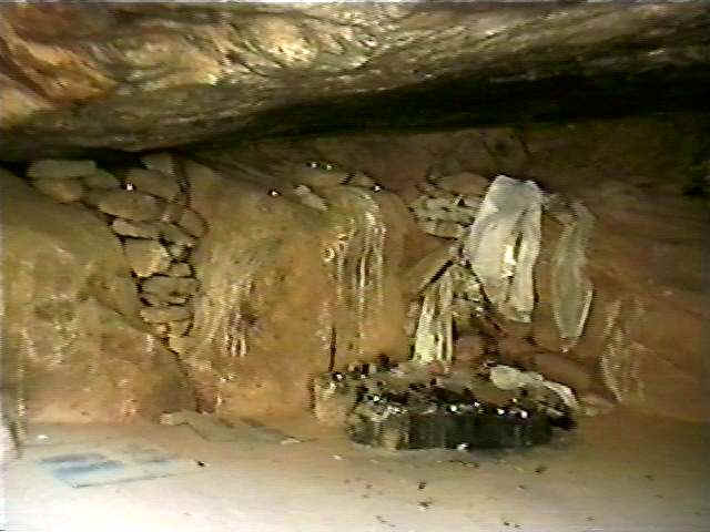 raj179.jpg (37341 bytes)