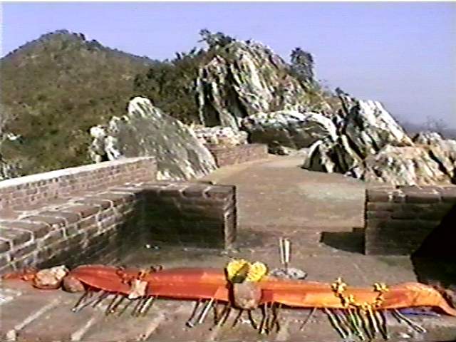 raj185.jpg (47017 bytes)